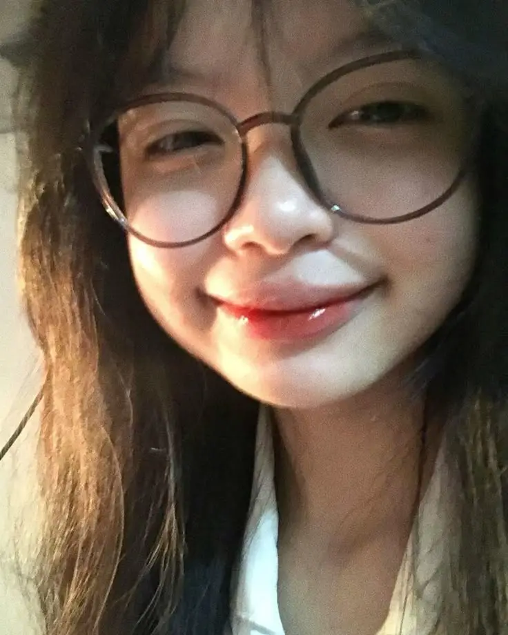 Ảnh Gái Xinh Đeo Mắt Kính Cute