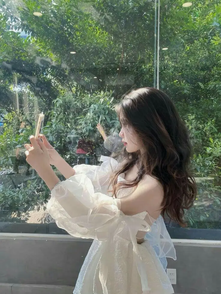 Ảnh gái xinh mặc váy nữ tính và duyên dáng