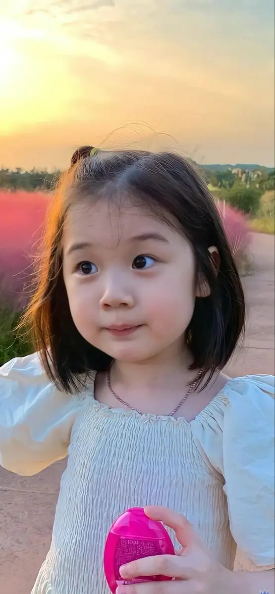 Baby Hình Ảnh Em Bé Gái Dễ Thương Không Thể Bỏ Lỡ