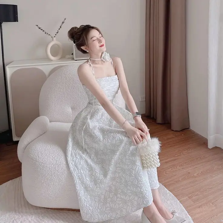 Gái Mặc Áo 2 Dây – Mẫu Ảnh Thời Trang