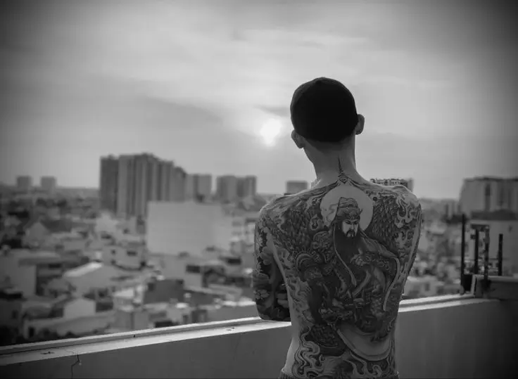 Hình Ảnh Giang Hồ Xăm Trổ Đầy Nghệ Thuật