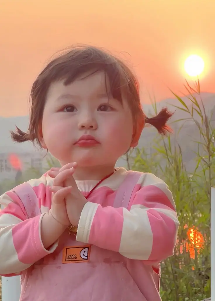 Hình Bé Gái Đáng Yêu – Kho Khoảnh Khắc Ngọt Ngào