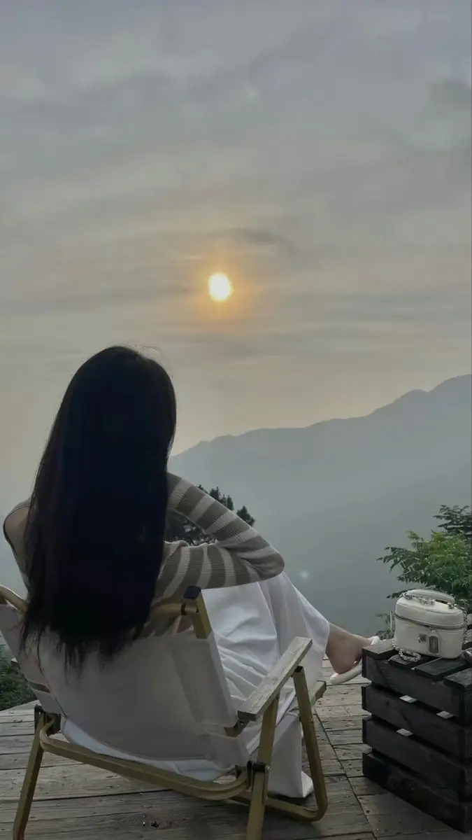Hình nền cô gái che mặt bí ẩn