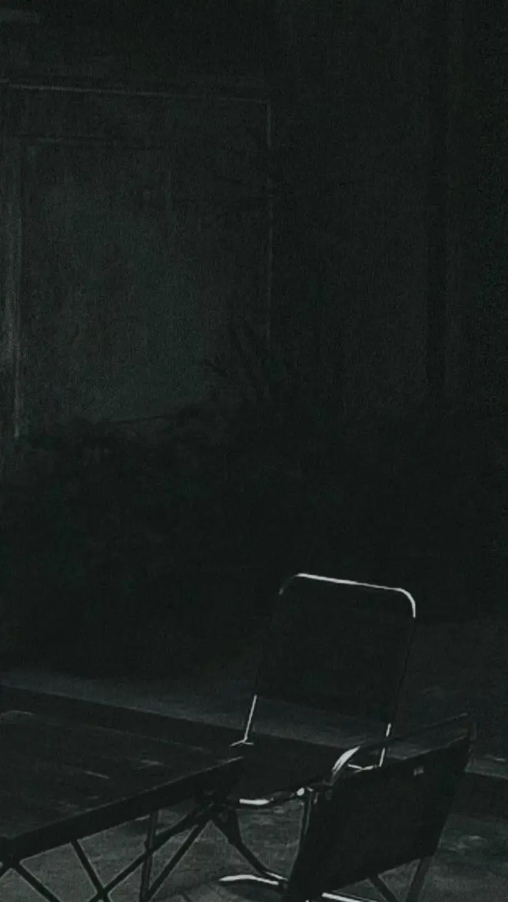 Chìm Đắm Trong Hình Nền Màu Đen Buồn