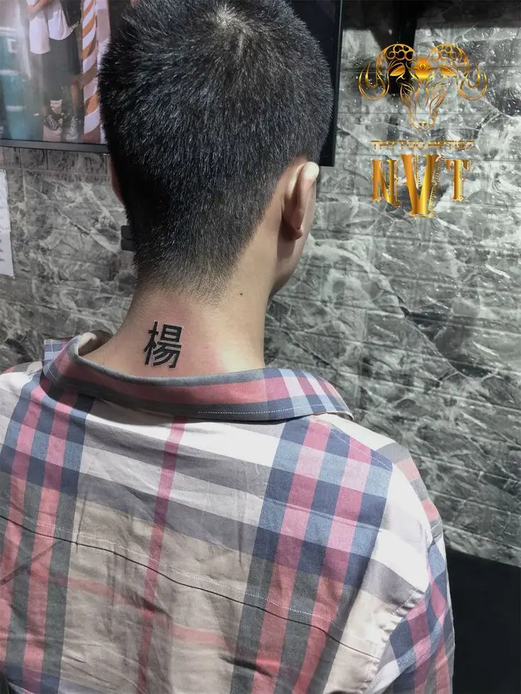 Hình Xăm Chữ Sau Gáy Cho Nữ Tạo Điểm Nhấn