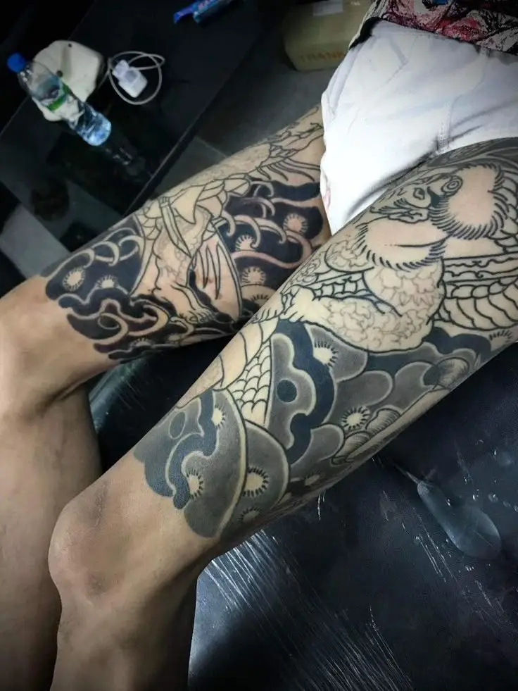 Hình Xăm Full Chân Nhật Cổ Trắng Đen Đẹp 29