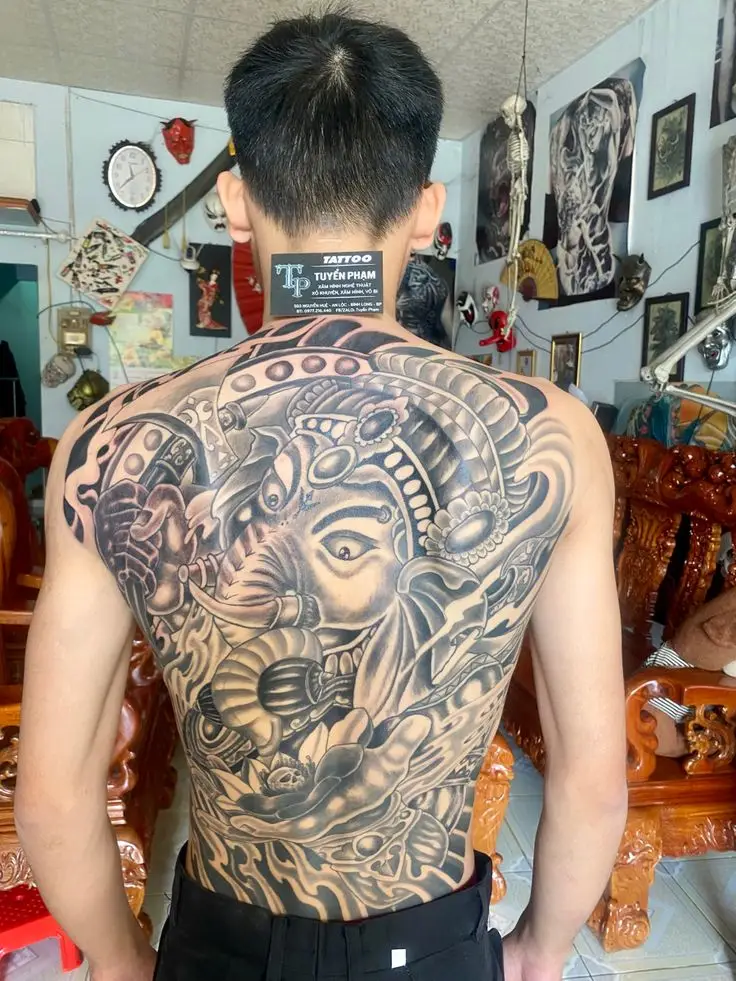 Hình Xăm Full Lưng Đi Nét - Tuyệt Tác Nghệ Thuật Trên Cơ Thể 40