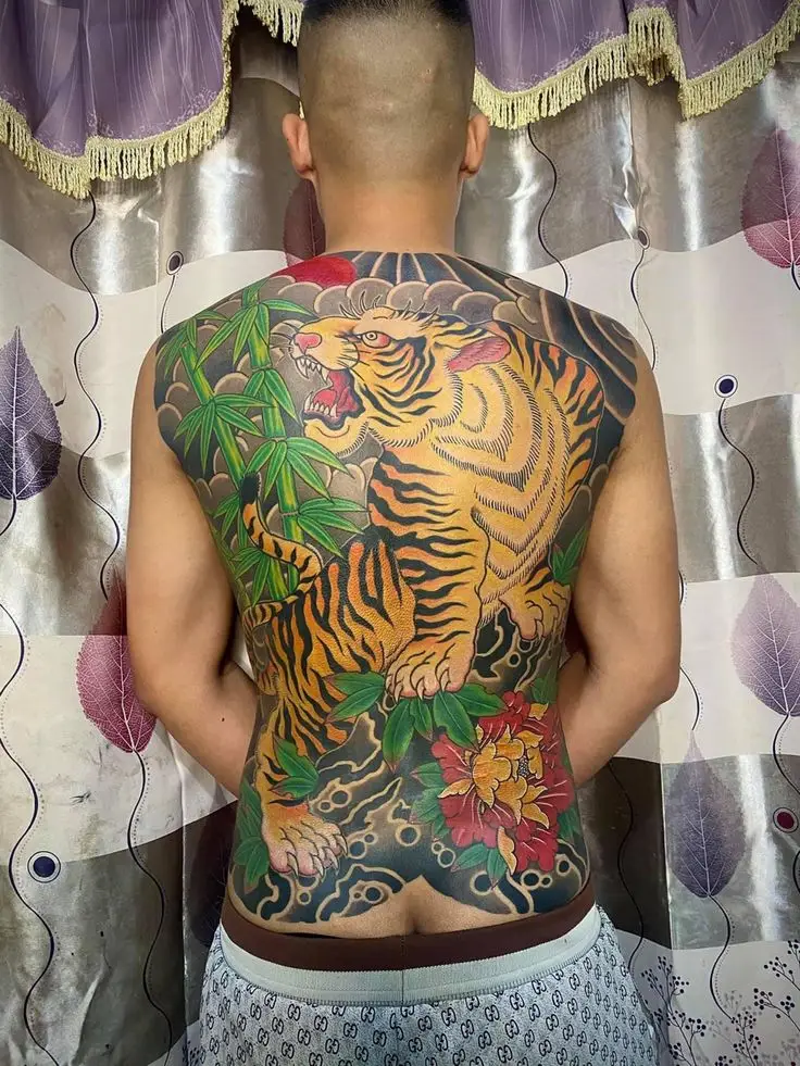 Khám Phá Hình Xăm Hổ Full Lưng - Sự Quyền Lực và Đẹp Mê Hồn 9