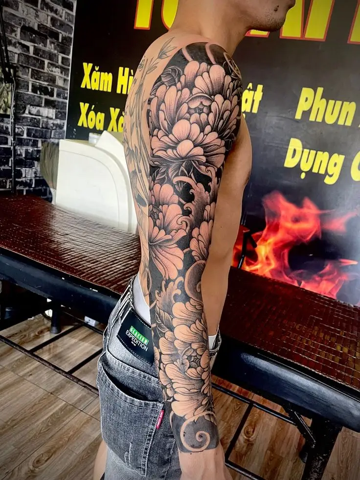 Hình Xăm Hoa Mẫu Đơn Kín Tay Đen Trắng – Vẻ Đẹp Thanh Tao