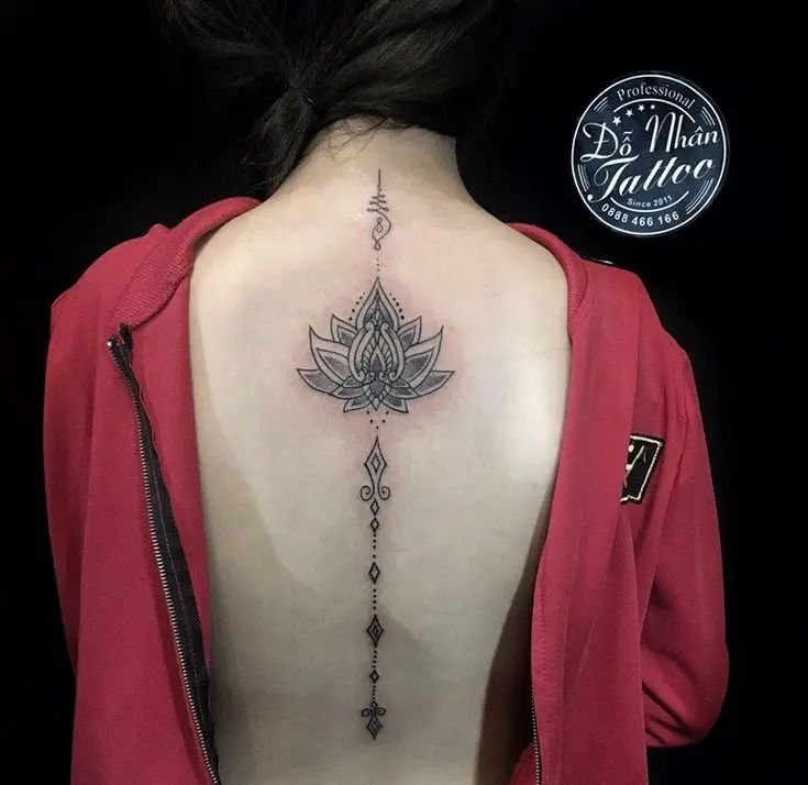 Hình Xăm Hoa Sen Sau Lưng Dành Cho Nữ: Đẹp Và Ý Nghĩa