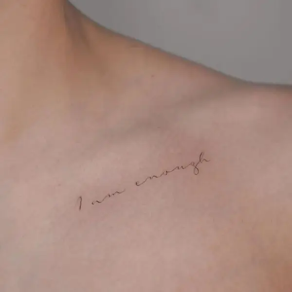 Hình xăm mini ở vai độc đáo và phong cách