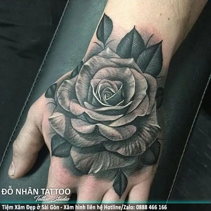 Hình Xăm Mu Bàn Tay: Nghệ Thuật Xăm Nhỏ Gọn Và Ý Nghĩa 2
