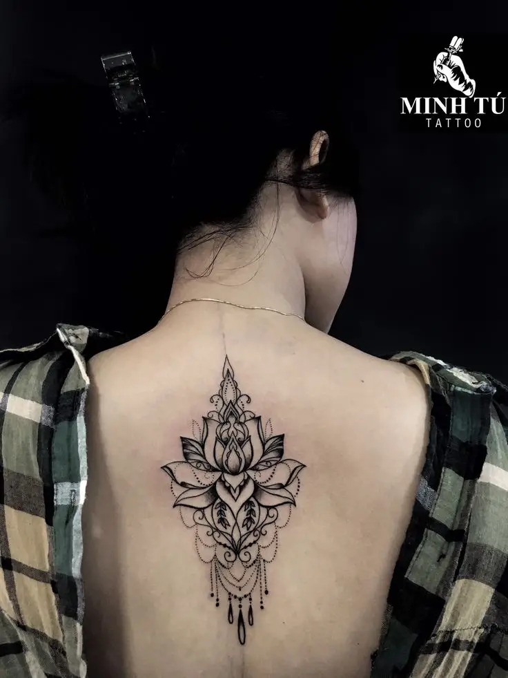 Hình Xăm Ở Lưng Nữ: Xinh Đẹp và Cá Tính 7
