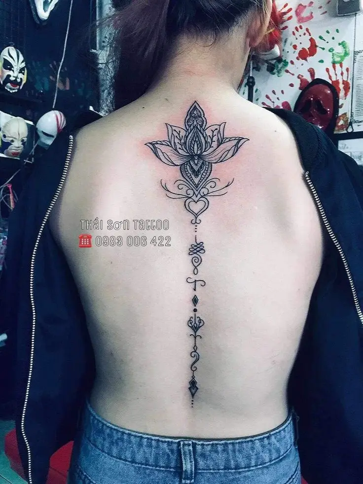 Hình Xăm Ở Lưng Nữ: Xinh Đẹp và Cá Tính 33