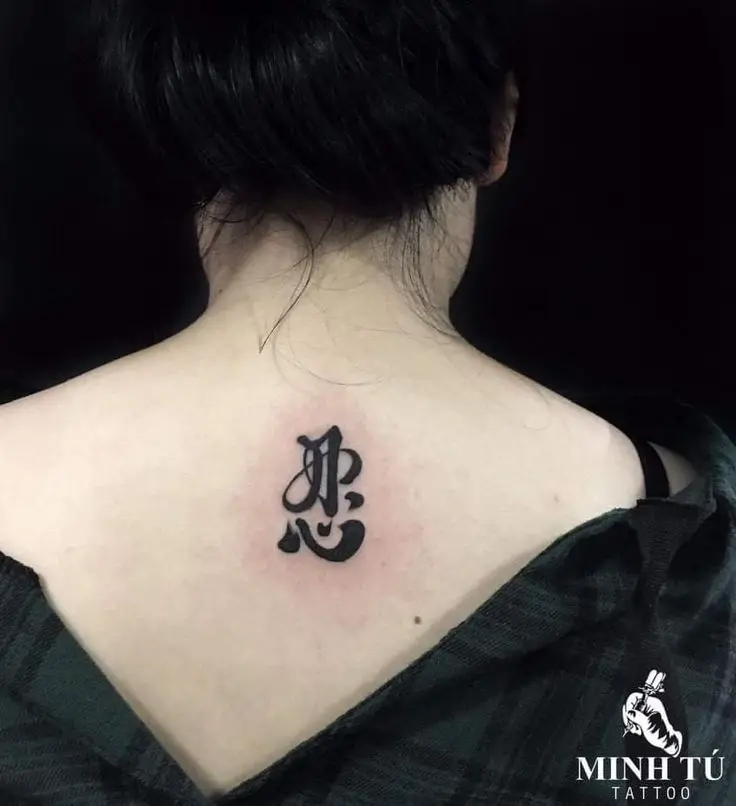 Hình Xăm Ở Lưng Nữ: Xinh Đẹp và Cá Tính 54