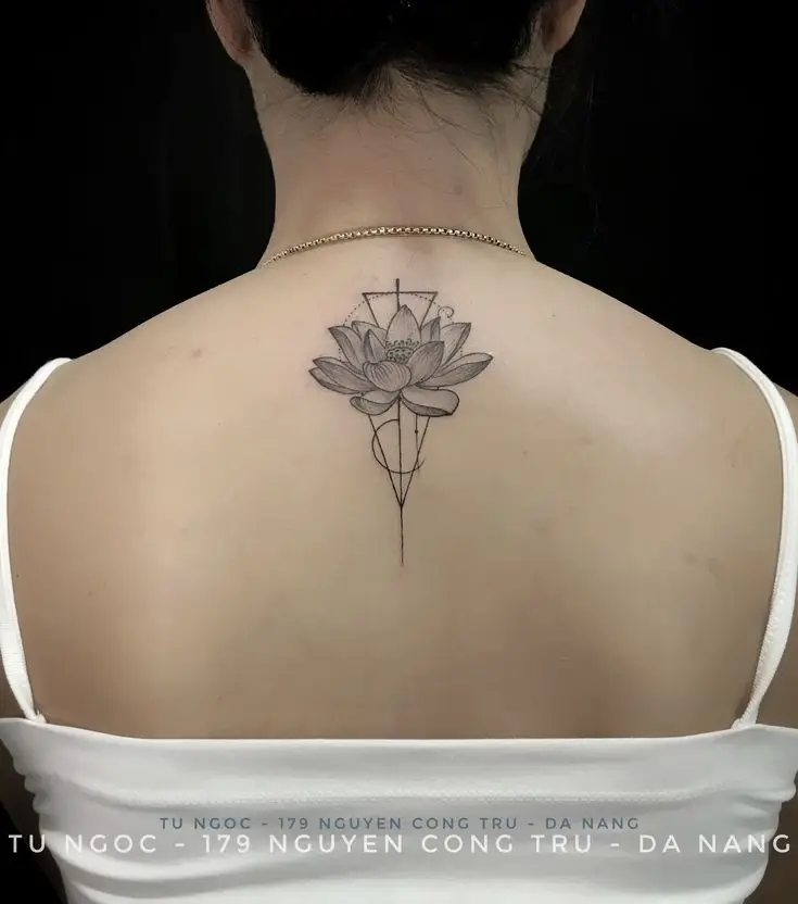 Hình Xăm Ở Lưng Nữ: Xinh Đẹp và Cá Tính 61