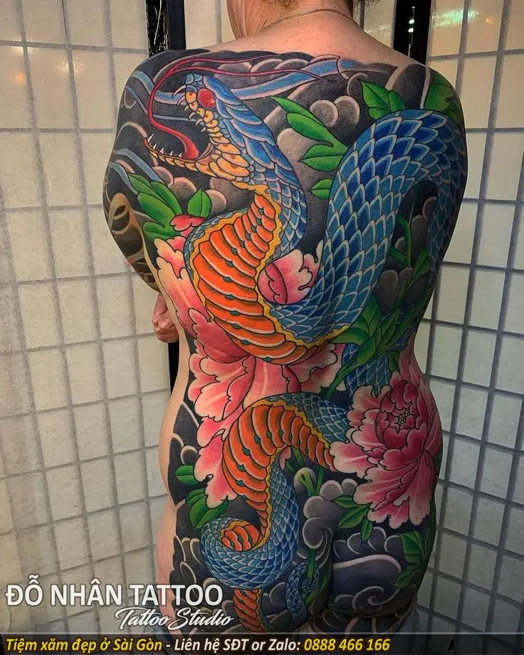Khám Phá Hình Xăm Rắn và Hoa: Sự Kết Hợp Tương Phản