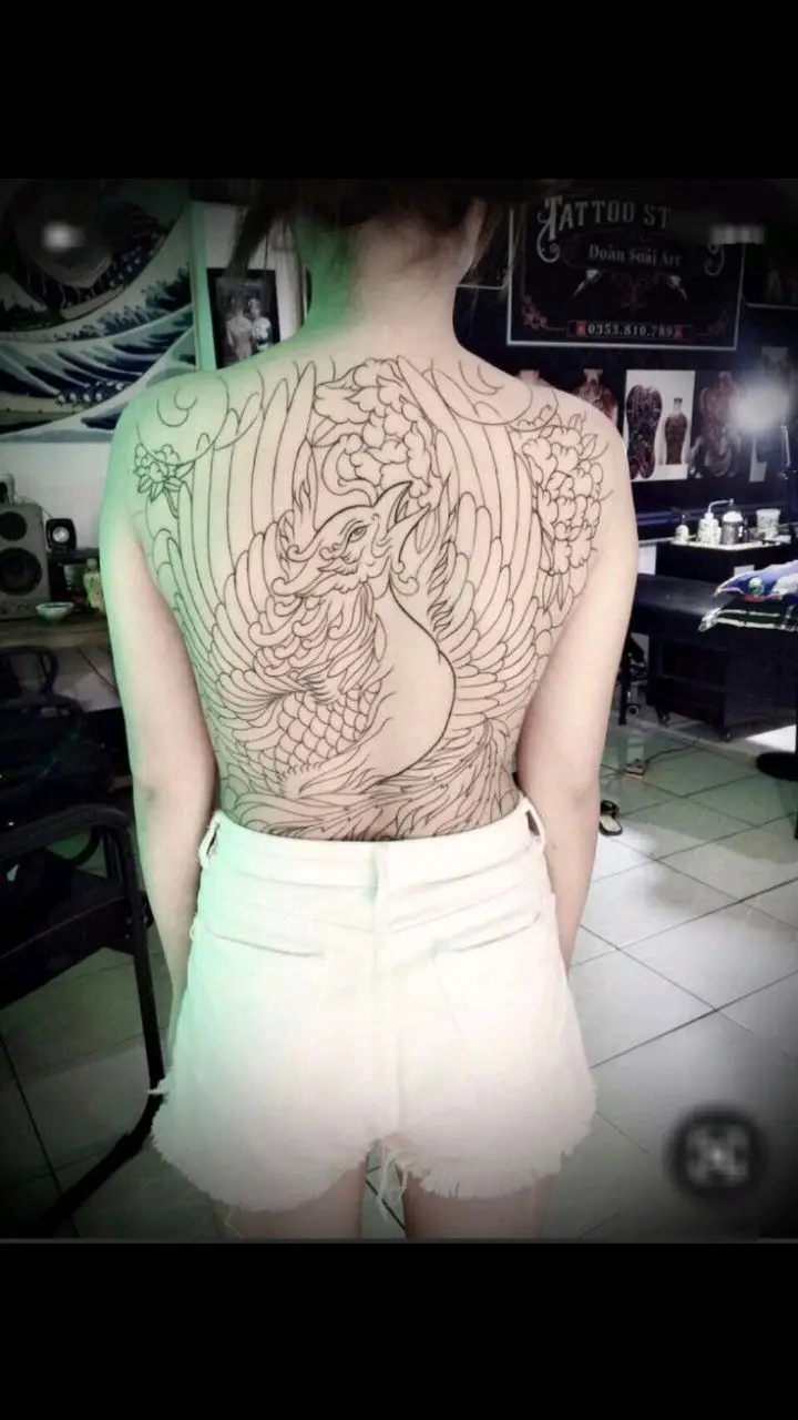 Hình Xăm Sau Lưng Quần Cho Nữ – Phong Cách Độc Đáo