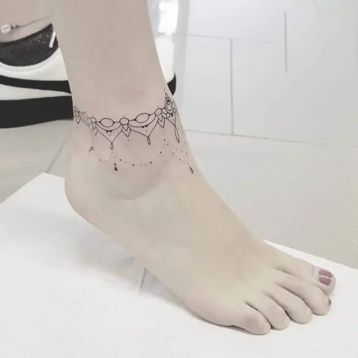 Hình Xăm Vòng Chân Nữ: Sự Nữ Tính Trong Nghệ Thuật Xăm 23
