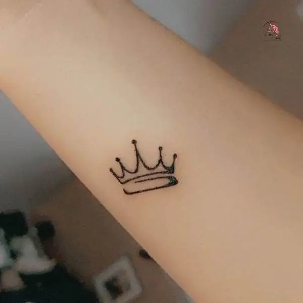 Hình Xăm Vương Miện Mini – Nét Thanh Lịch Không Thể Bỏ Qua